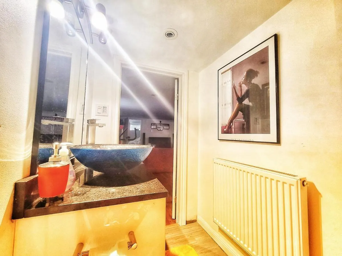 Bright Pop Art Inspired Apartment Toronto 0*,  Canada